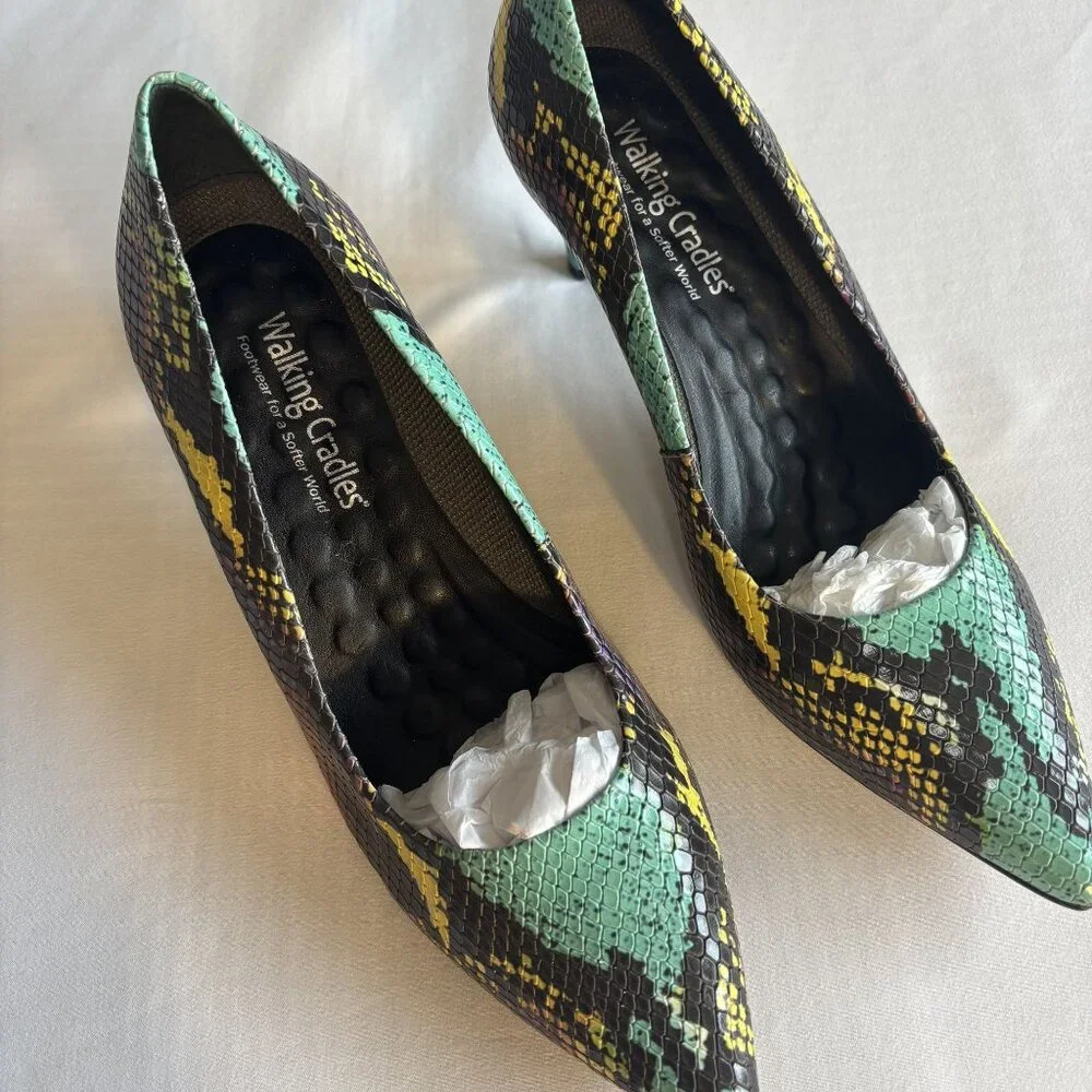 Walking Cradles Snake Print High Heels Womens Size 8M Multicolor Leather Pointed - Picture 1 of 9